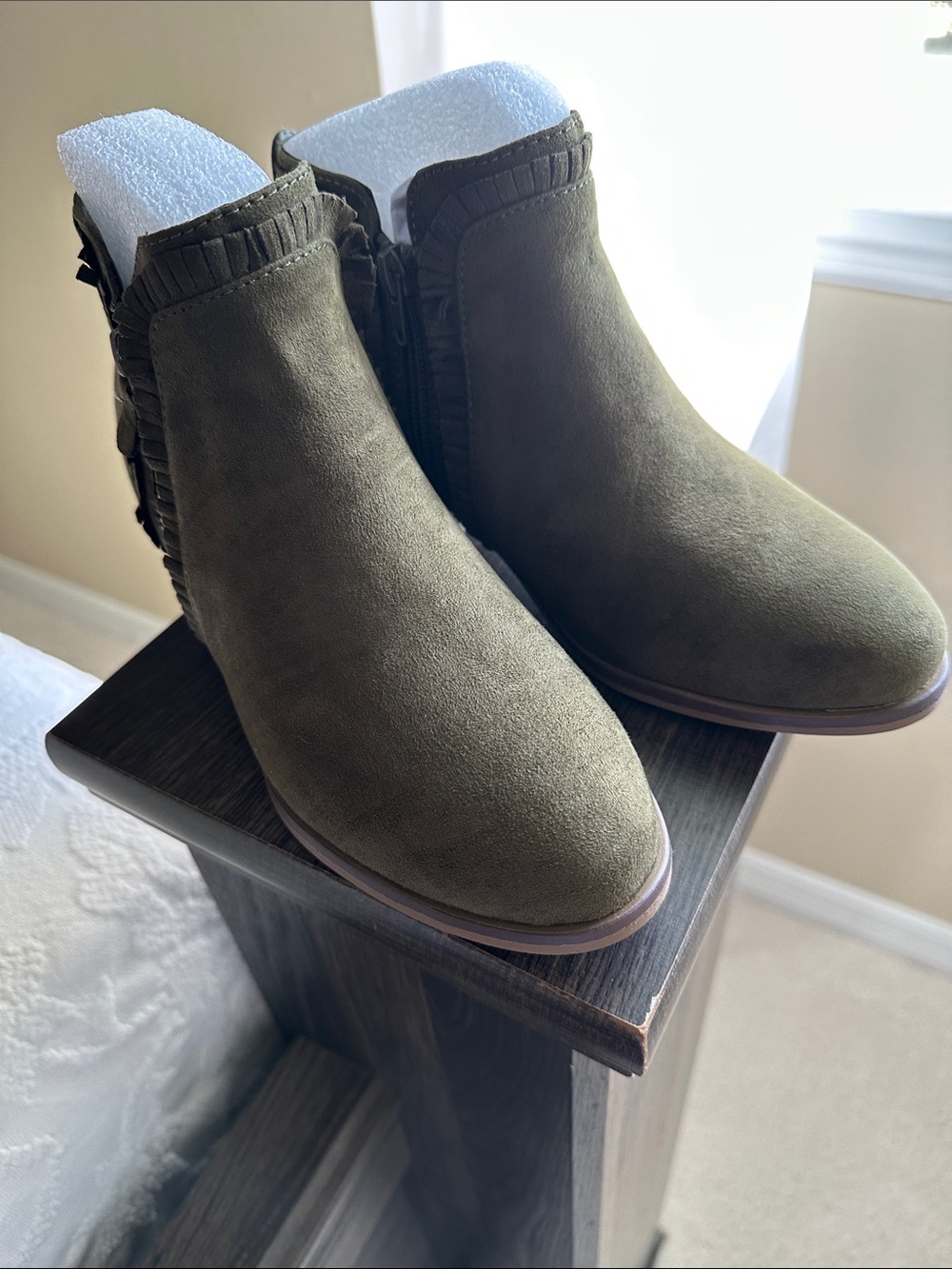 Excellent Condition MIA Women's Olive Suede Ankle Booties - Casual Zip Side NWOT